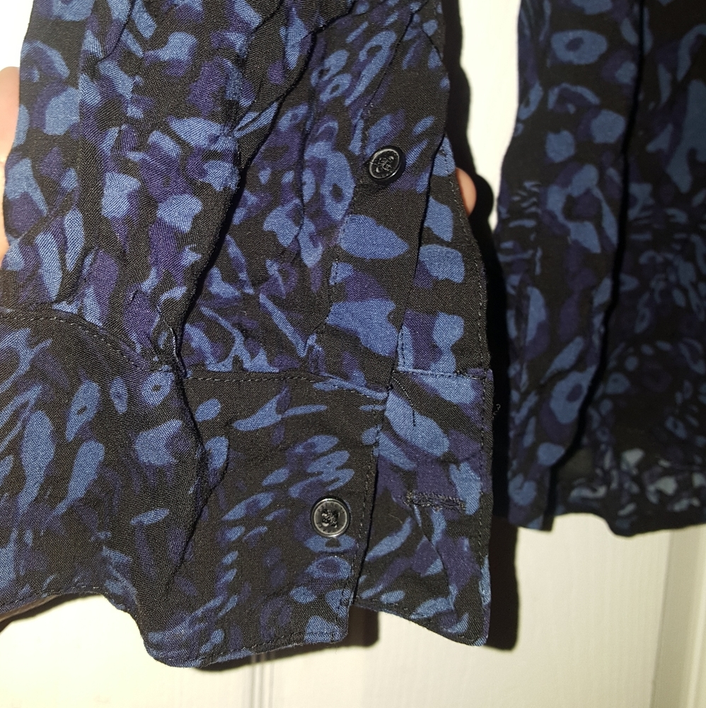 Express button down blouse size medium‎ - Picture 2 of 6